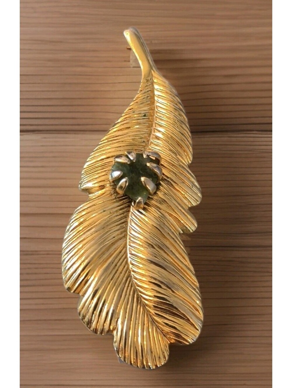 Vintage Gold Flower Leaf Brooch Pin w Jade Green Stone Excellent O39